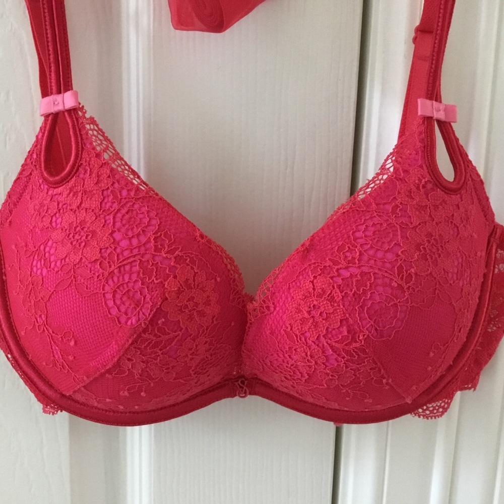 Victoria’s Secret Gorgeous push up bra. NWOT